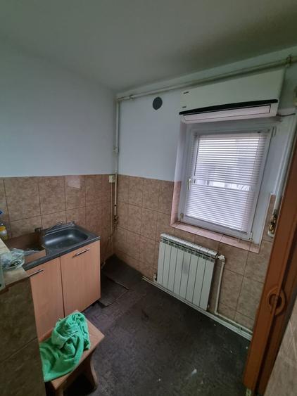 Apartament cu 3 camere decomandat în Poarta 6