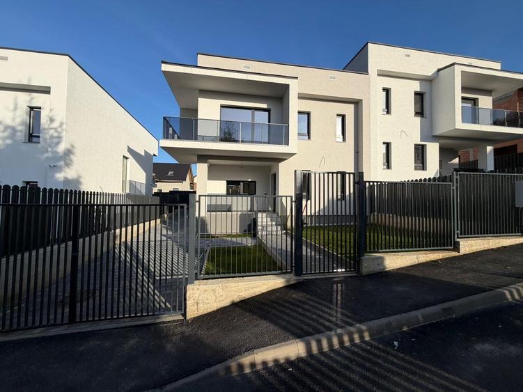 Duplex cu 4 camere cu Canalizare în Dezmir