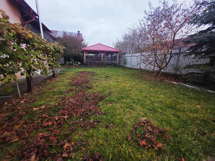 Casă individuală cu 5 camere cu Canalizare în Sânpetru