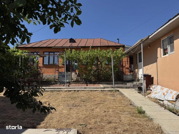 Casă cu 4 camere în Buicești
