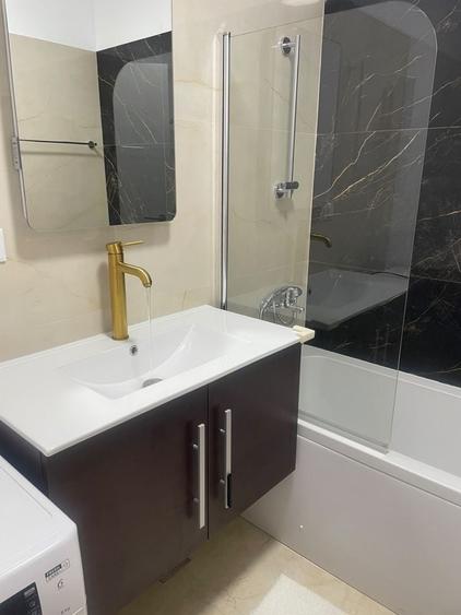 Apartament cu 3 camere decomandat în Exterior Vest