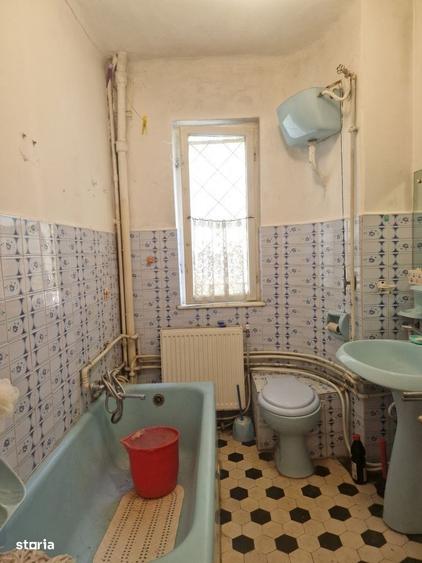 Casă cu 3 camere decomandat în Central