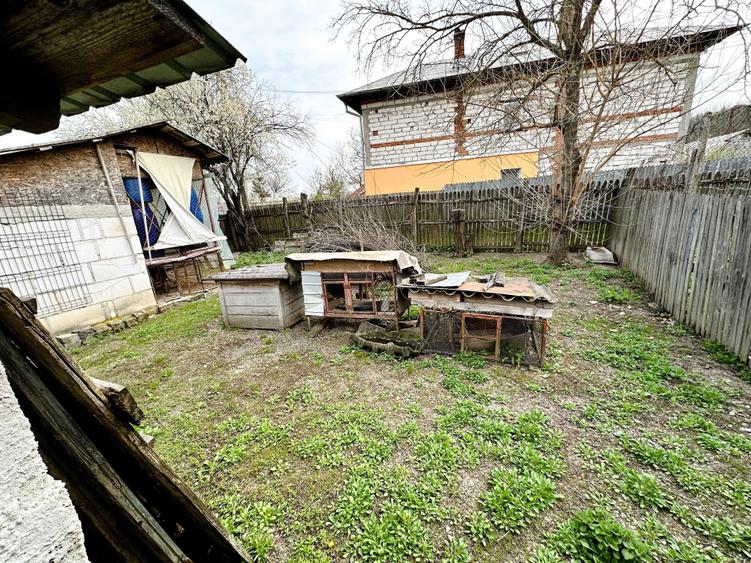 Casă cu 3 camere în Mârțești