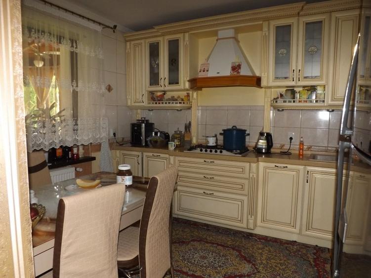 Casă individuală cu 7 camere cu Canalizare în Săcele