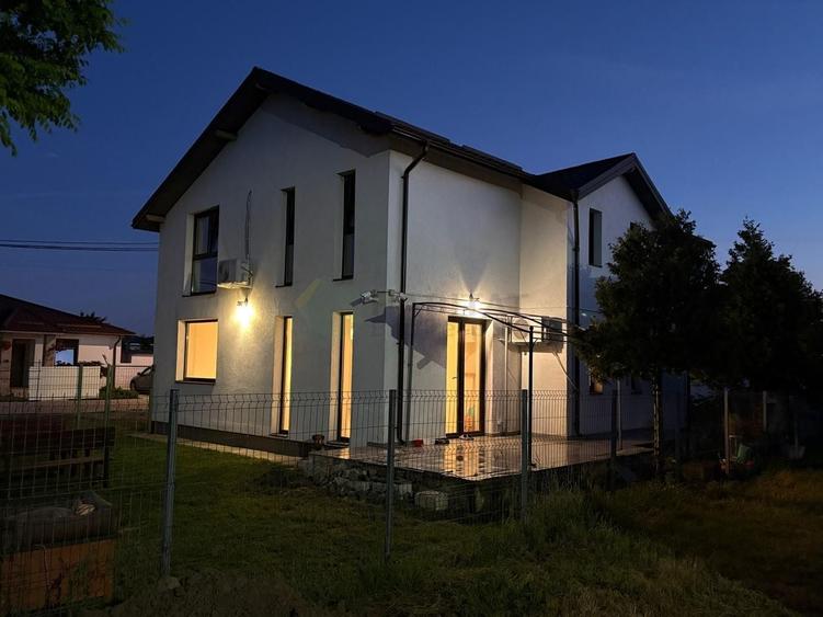Casă individuală cu 4 camere cu Canalizare în Balotești