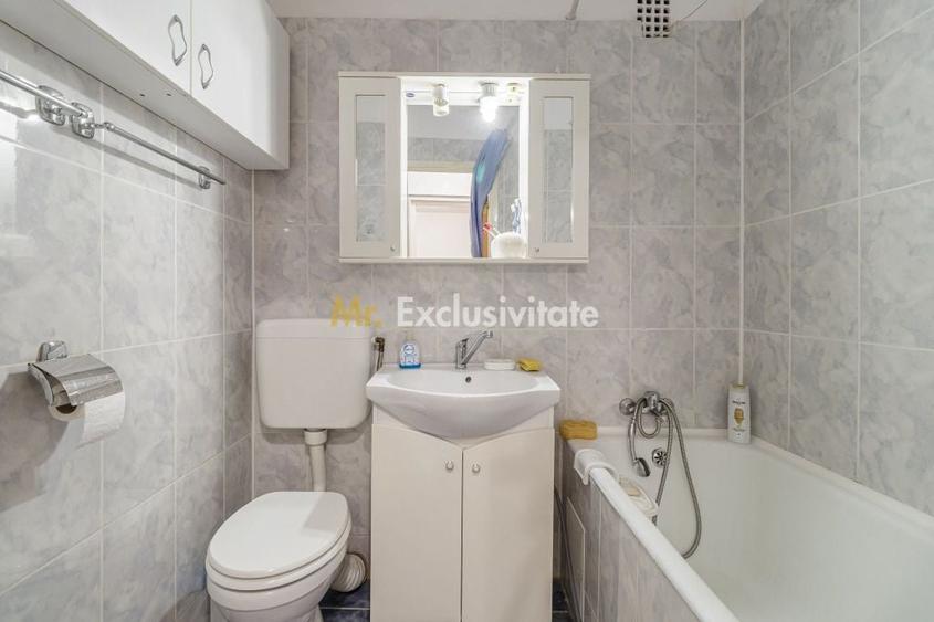 Apartament cu 3 camere decomandat în Valea Oltului