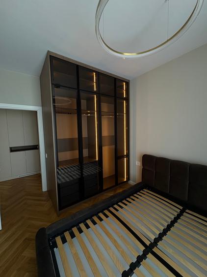 Penthouse cu 3 camere semidecomandat în Barbu Văcărescu