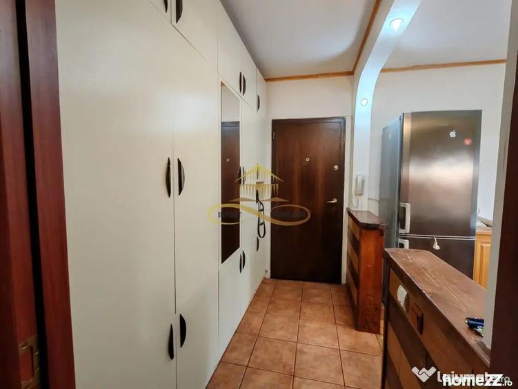 Apartament cu 2 camere semidecomandat, mobilat în Central