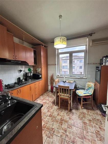 Apartament cu 3 camere decomandat în Luncă