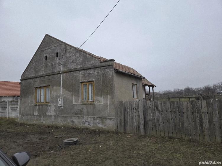 Casă cu 3 camere cu Teren 1054 Mp în Pesac
