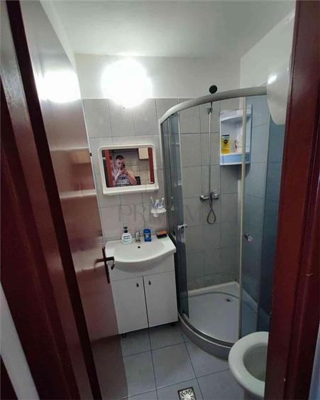 Garsonieră decomandată, mobilată în UMT
