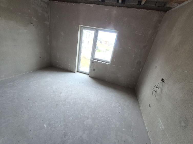 Casă individuală cu 4 camere cu Teren 250 Mp în Cetate