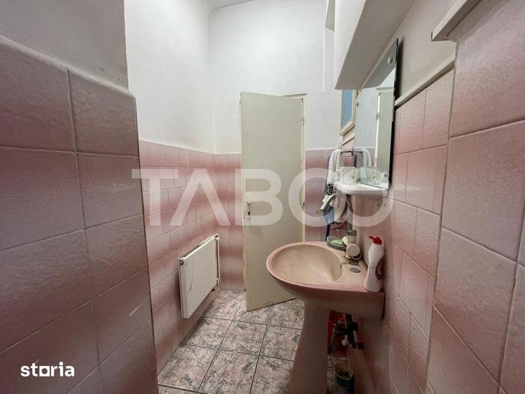 Spațiu comercial, de 277 mp, în Lupeni