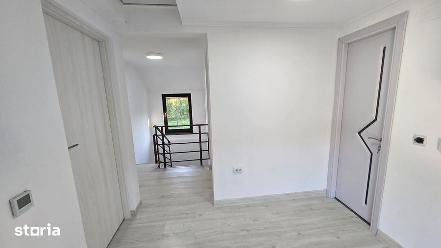 Casă cu 5 camere cu Teren 1270 Mp în Izvoarele