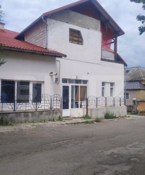 Casă cu 5 camere cu Teren 100 Mp în Central