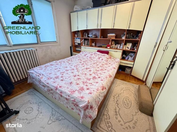 Apartament cu 3 camere în Podu Roș