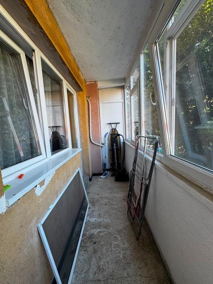 Apartament cu 4 camere semidecomandat în Tătărași