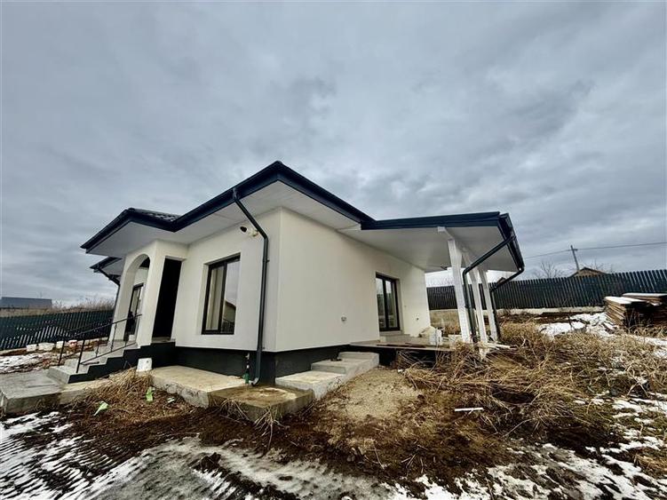 Casă individuală cu 4 camere cu Teren 500 Mp în Miroslava