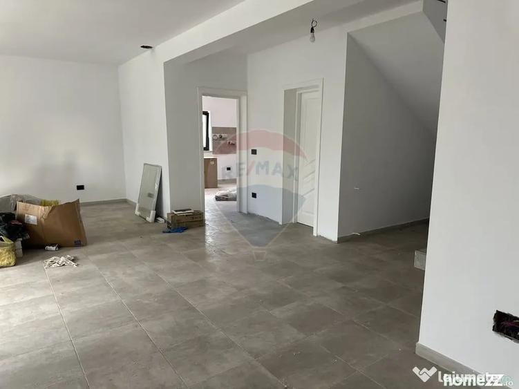 Casă cu 5 camere cu Teren 1200 Mp în Rediu