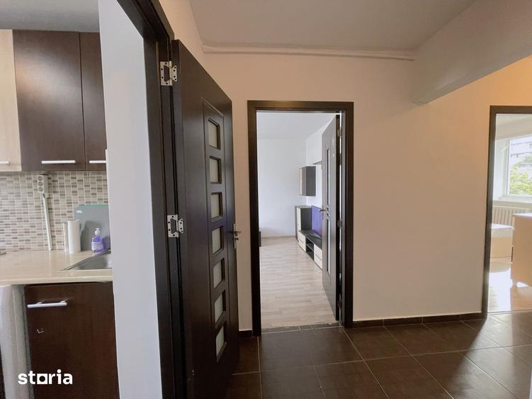 Apartament cu 3 camere decomandat în Berceni