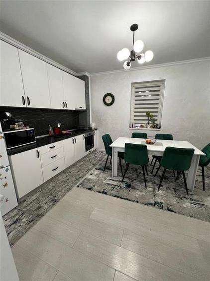Apartament cu 3 camere decomandat în Aeroport
