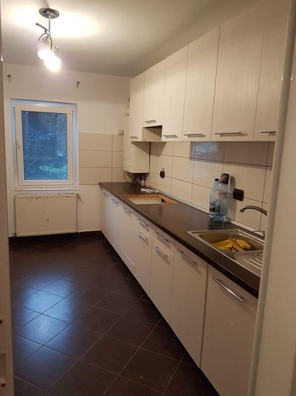 Apartament cu 3 camere decomandat în Exterior Vest