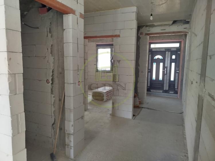 Duplex cu 10 camere cu Canalizare în Cantemir