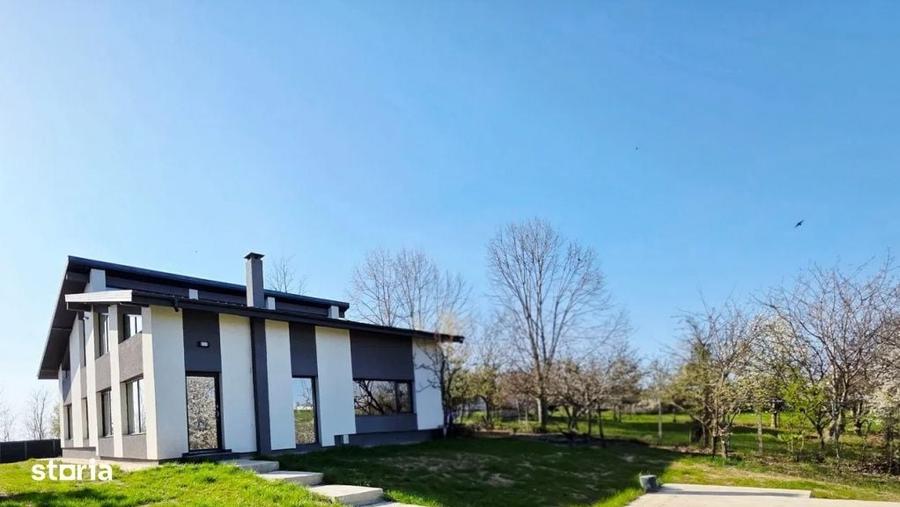 Casă cu 4 camere cu Teren 1500 Mp în Hlincea