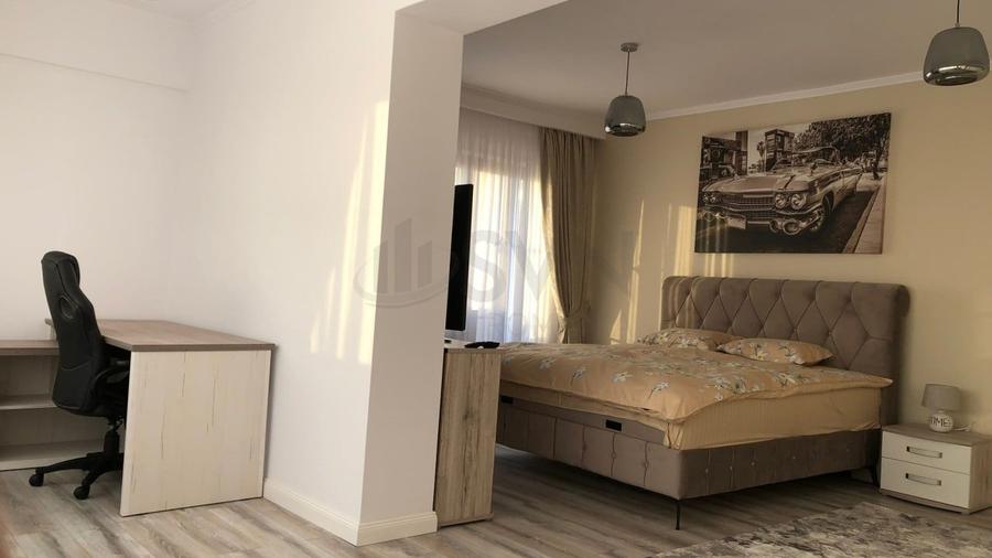 Apartament cu 4 camere decomandat, mobilat în Jiului