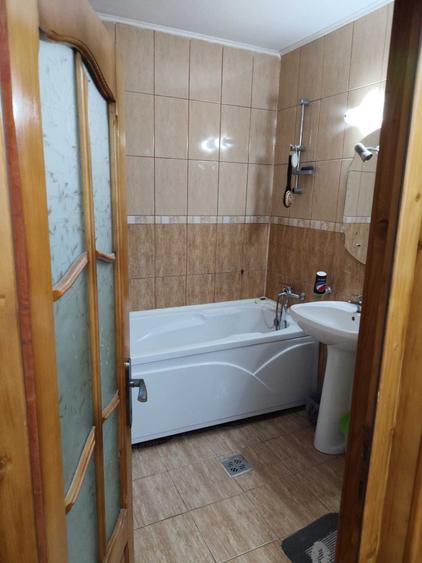 Apartament cu 3 camere decomandat în Exterior Vest