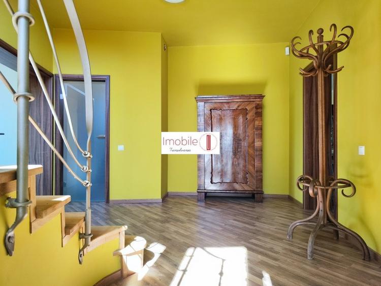 Casă individuală cu 8 camere cu Canalizare în Gruia