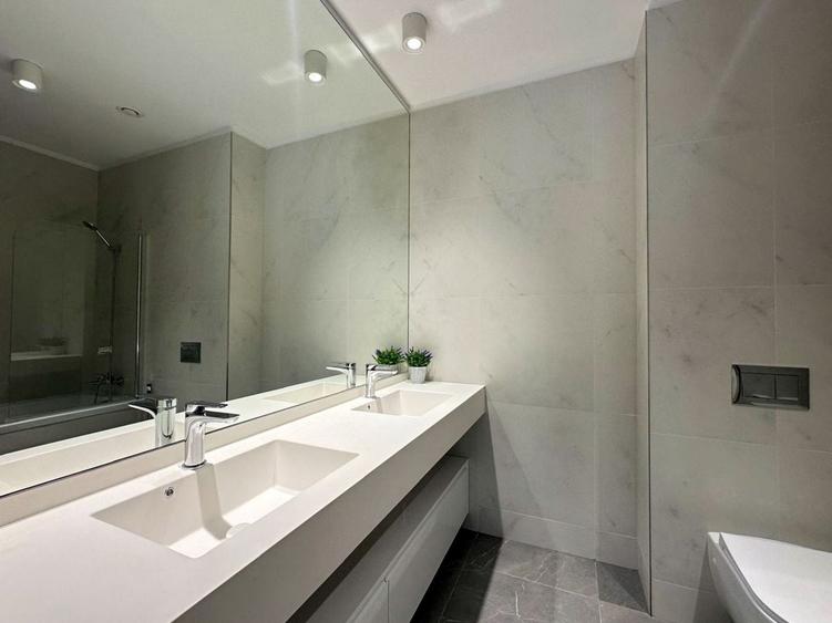 Apartament cu 4 camere decomandat în Barbu Văcărescu