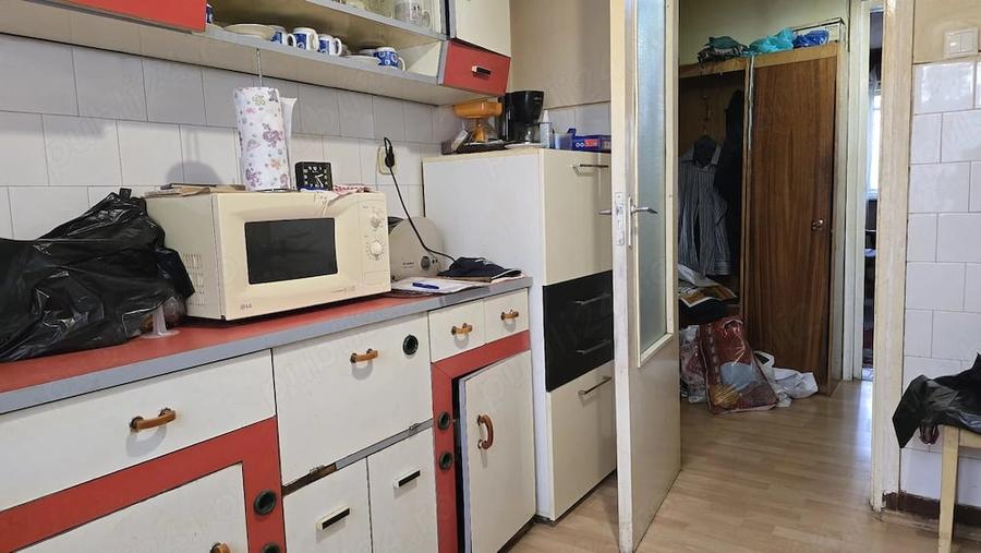 Apartament cu 3 camere decomandat în Progresul