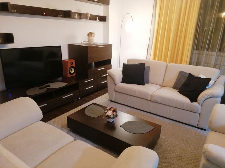 Apartament cu 3 camere decomandat în Dosu Bricii