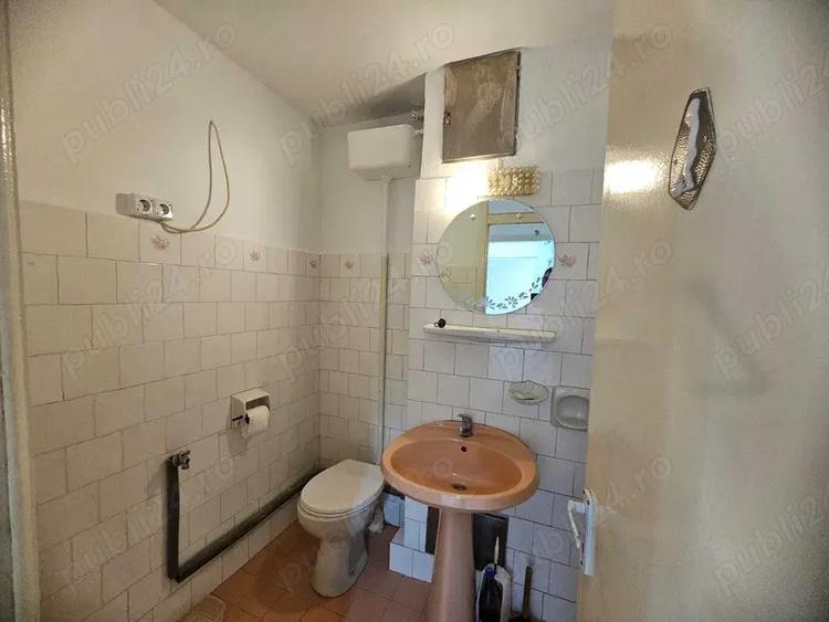 Apartament cu 3 camere decomandat, mobilat în Aradului