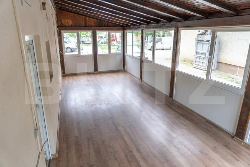 Spațiu comercial, de 200 mp, în Turț