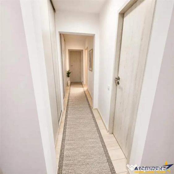 Apartament cu 3 camere decomandat în Vest