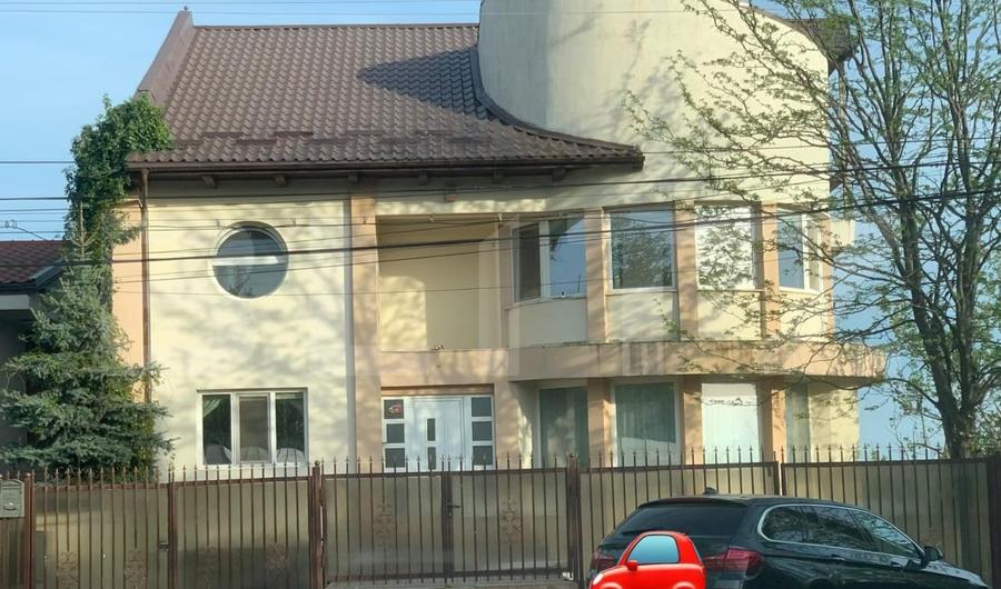 Casă individuală cu 6 camere cu Canalizare în Copou