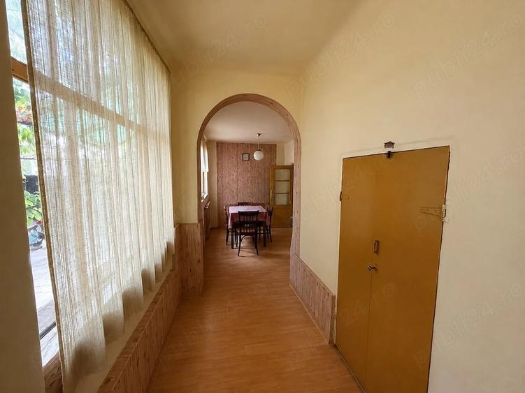 Casă cu 4 camere cu Teren 2877 Mp în Sânpetru Mare