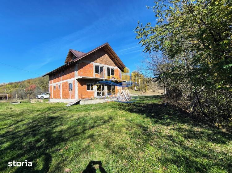 Casă cu 4 camere cu Teren 2000 Mp în Gura Vitioarei