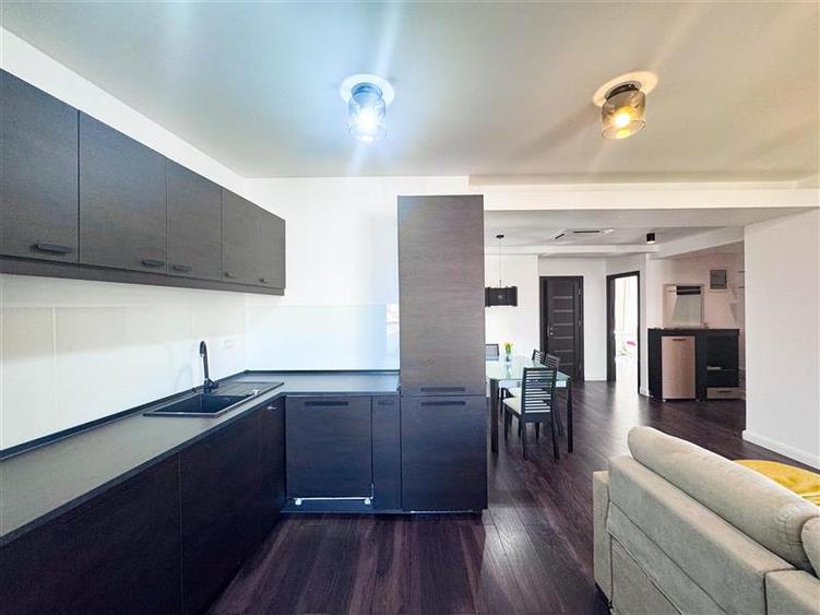 Apartament cu 3 camere semidecomandat, mobilat în Herăstrău