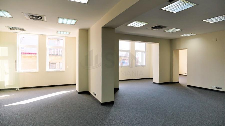 Casă individuală cu 10 camere cu Canalizare în Dorobanți