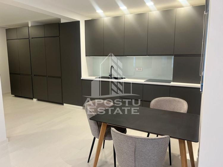 Apartament cu 3 camere nedecomandat, mobilat în Dumbrăvița