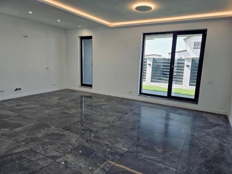Duplex cu 5 camere cu Garaj în Sud