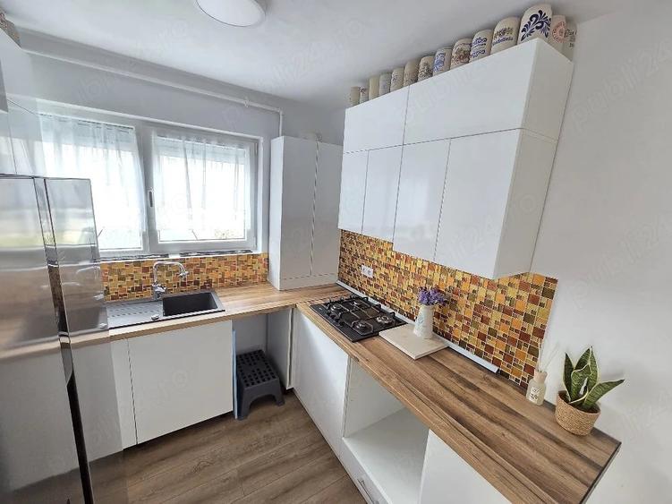 Apartament cu 3 camere semidecomandat în Central