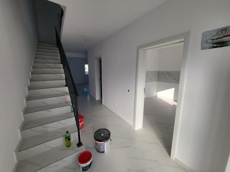 Duplex spatios cu 4 camere si mansarda cu placa de beton,gata de mutat - 3