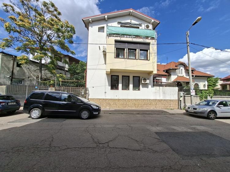 Casă cu 4 camere cu Teren 145 Mp în Unirii