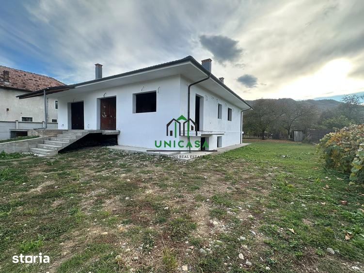 Casă cu 5 camere cu Teren 1000 Mp în Central