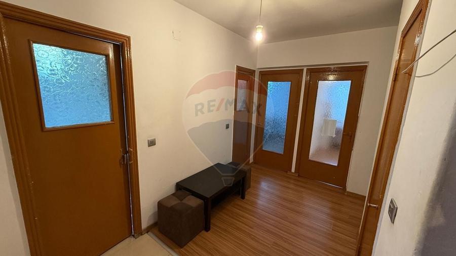 Apartament cu 4 camere decomandat în Central