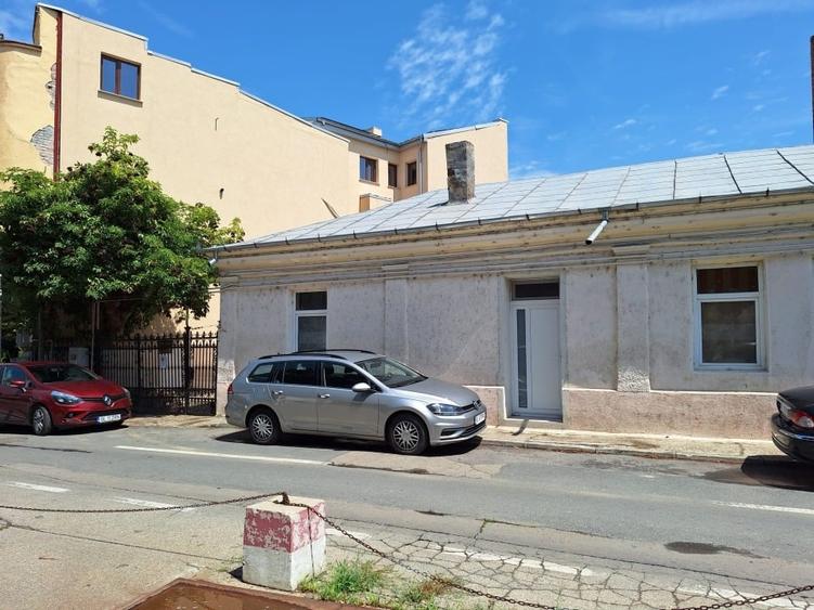 Duplex cu 3 camere cu Canalizare în Central